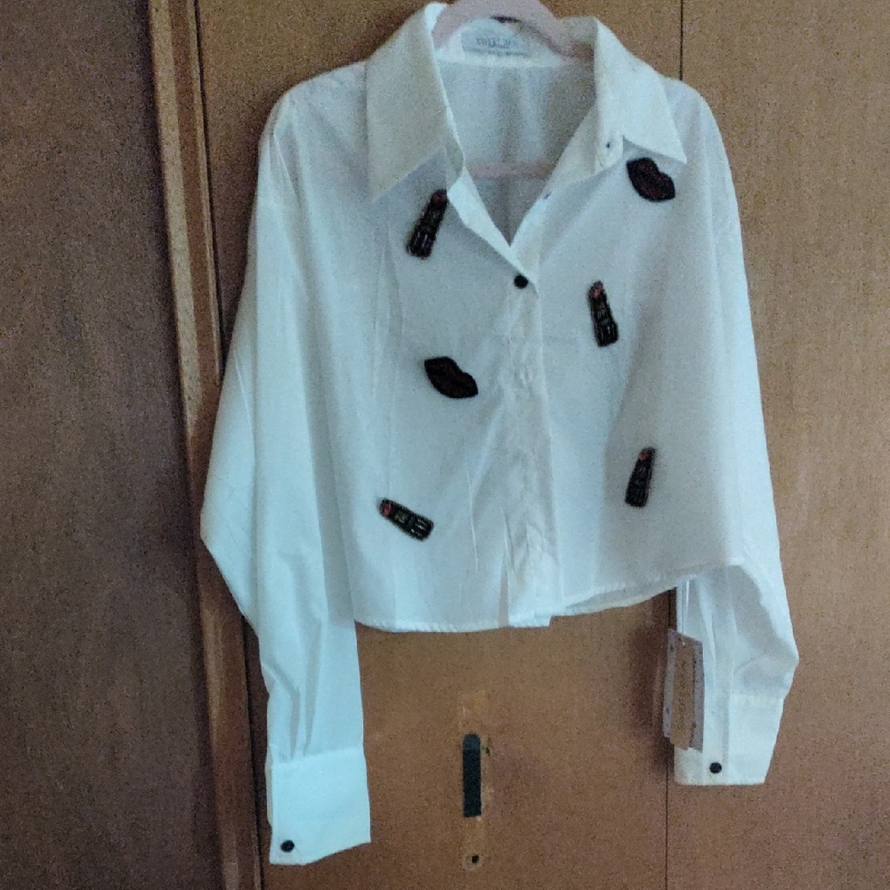 Sweet Rain White Button Shirt w/Red & Black Beaded Lipstick & Lipstick Appliques